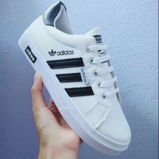 Giày thể thao adidas