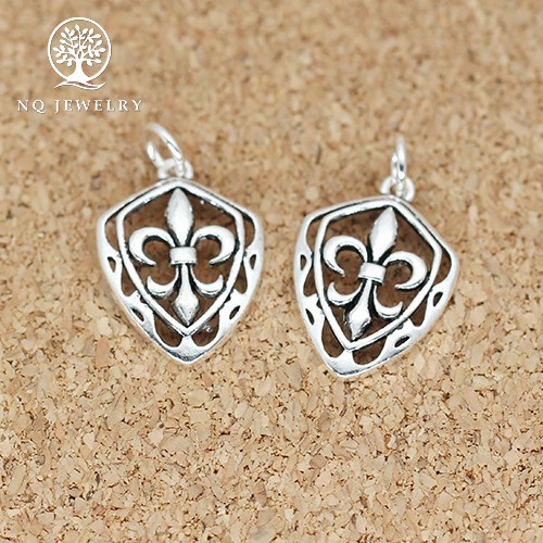 Charm bạc hình tấm khiên thập giá treo - NQ Jewelry
