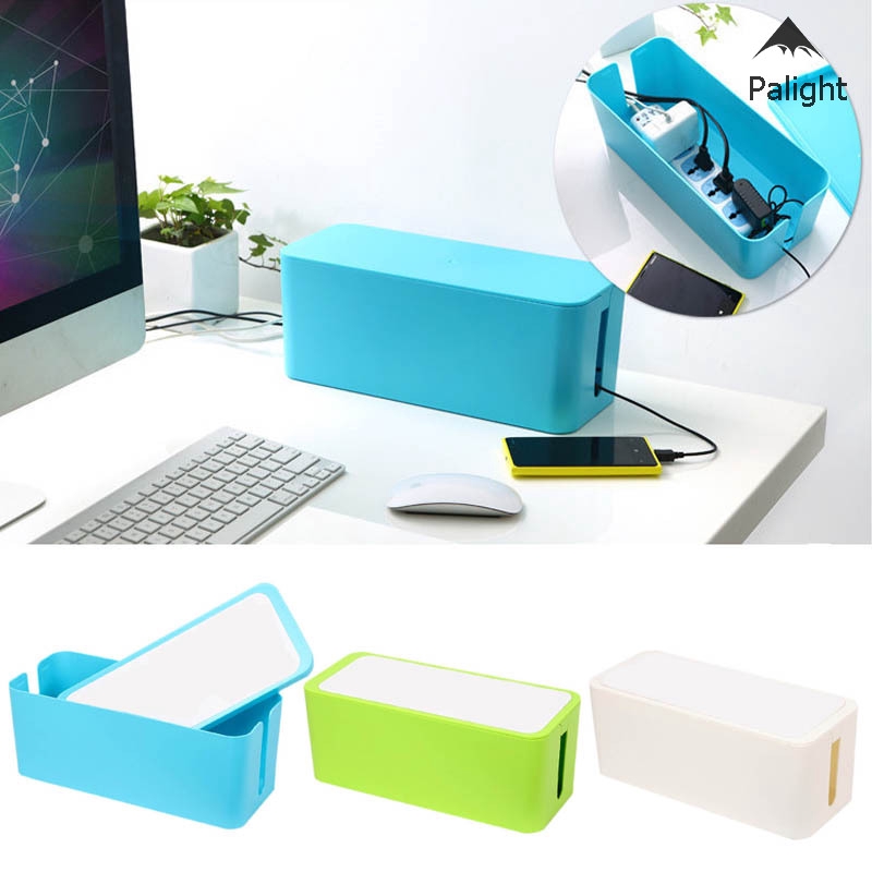 Hộp đựng dây điện và ổ cắm giúp bảo vệ và sắp xếp gọn gàng.