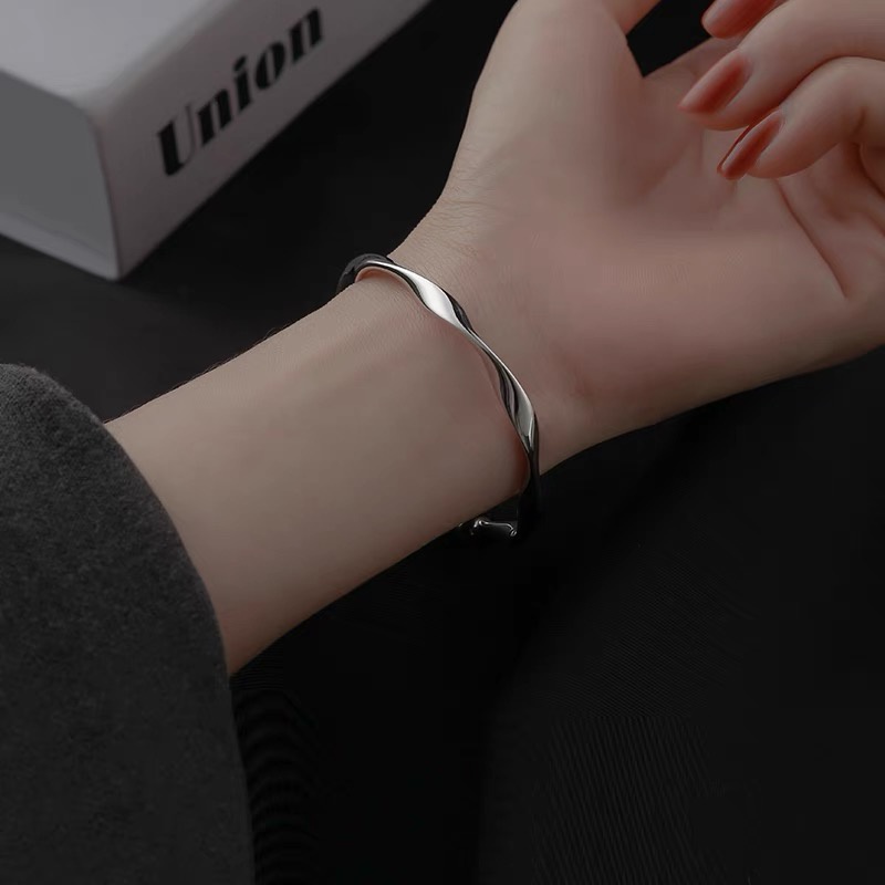 Vòng Đeo Tay Bằng Kim Loại Thiết Kế Gợn Sóng Đơn Giản Thời Trang