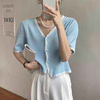 Áo croptop gân cổ tim phối ren