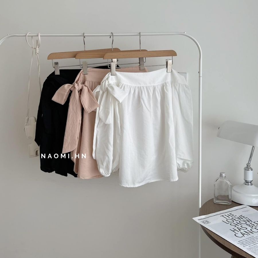 Áo trễ vai sang chảnh cho nàng dịu dàng phối buộc nơ vai. Áo kiểu nữ trễ vai chất đũi mát 3 màu HOTHIT.