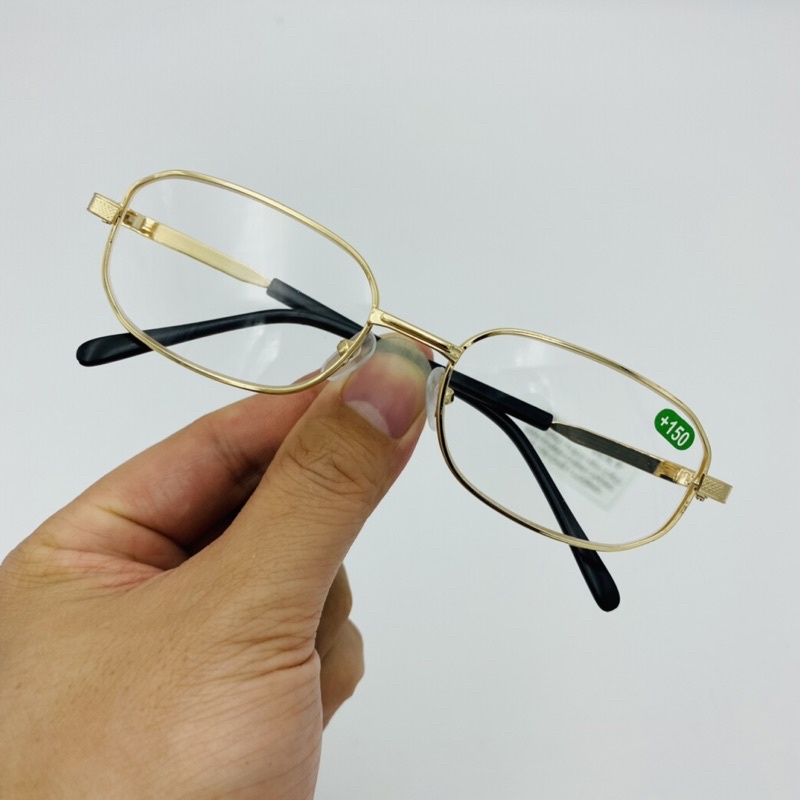 Kính viễn thị nhìn gần đọc sách báo giúp giảm thiểu mỏi mắt