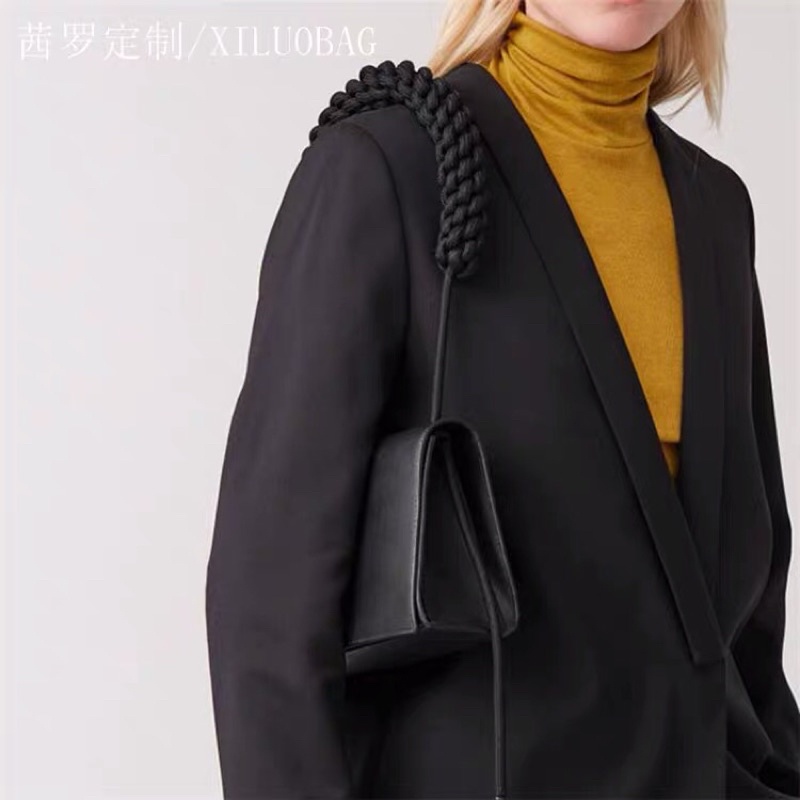 Túi da trơn dây tết phong cách