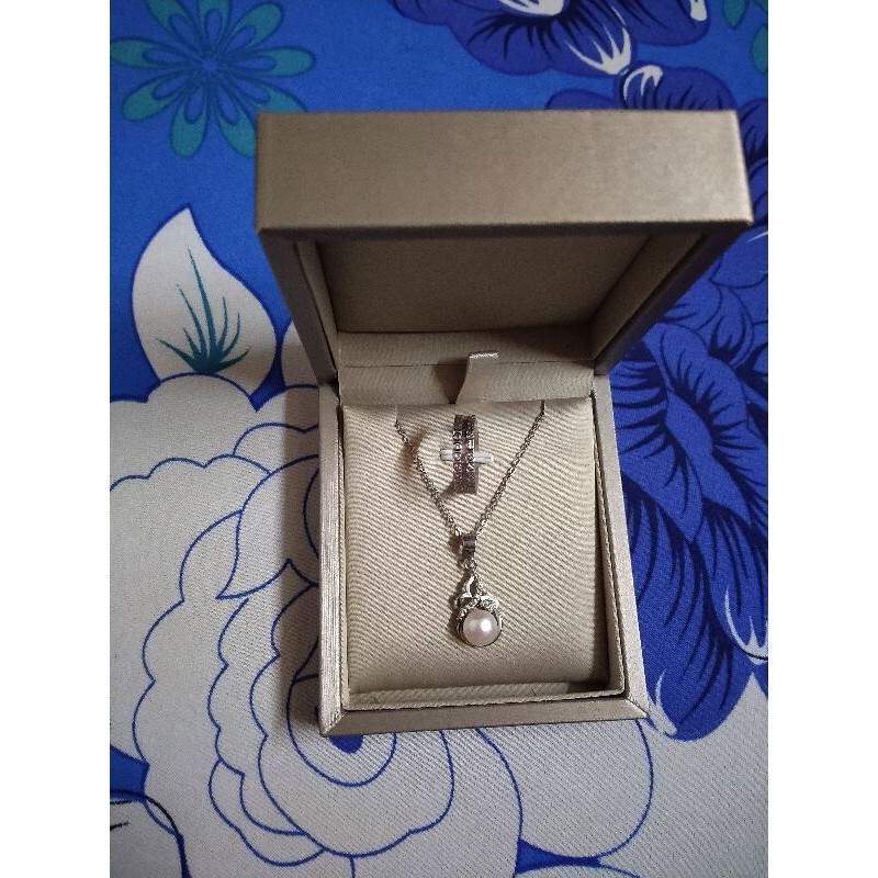 Hộp trưng bày trang sức cao cấp.