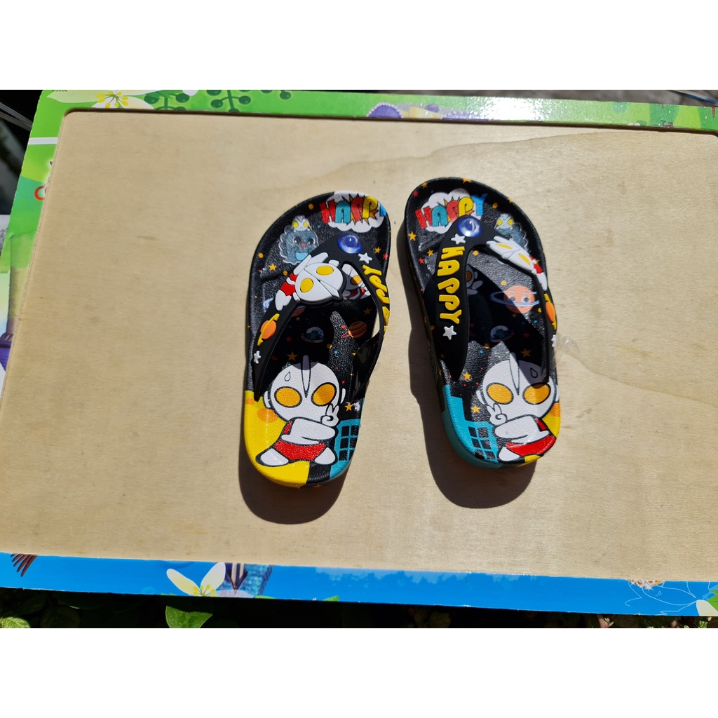 Dép kẹp siêu nhân mắt to, chất liệu cao su mềm cho bé trai chống trơn