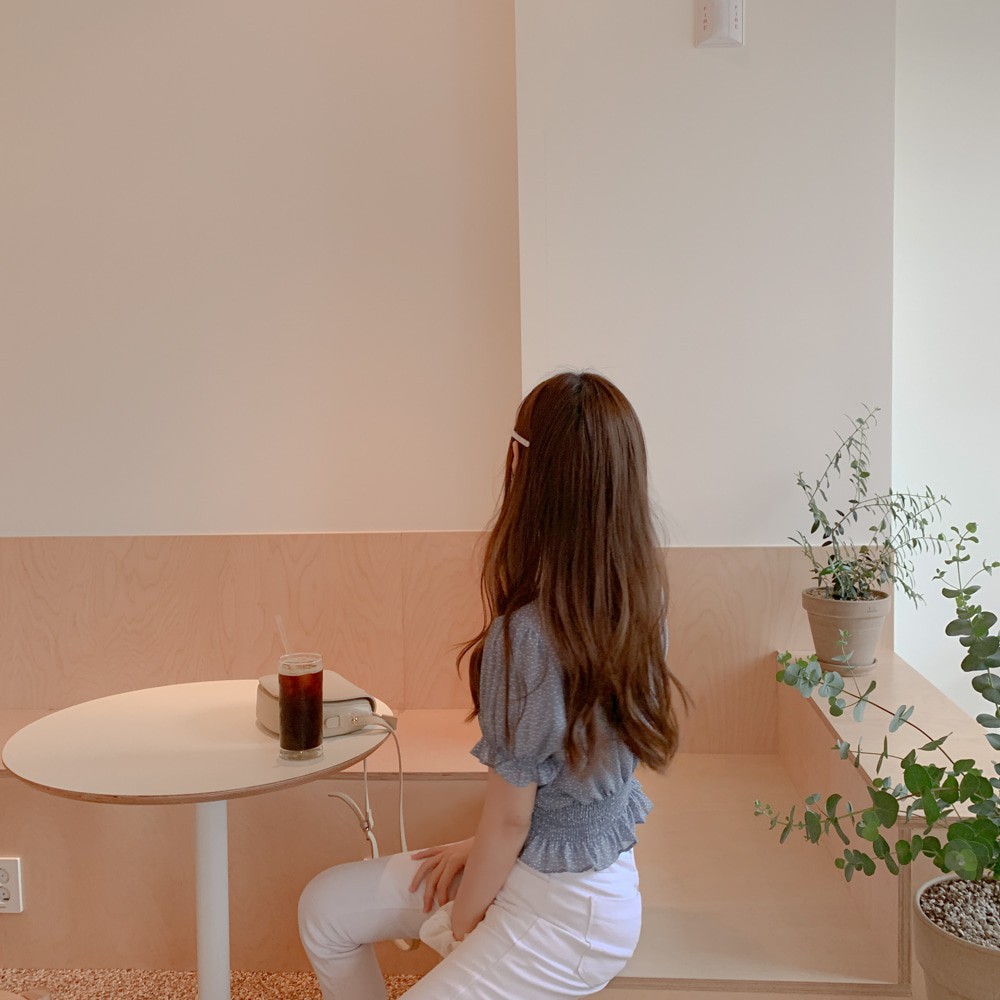 Áo nữ tay ngắn kiểu dáng dễ thương | BigBuy360 - bigbuy360.vn