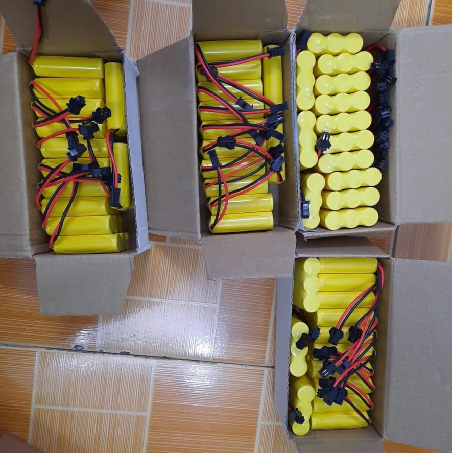 Pin Ni-Cd 3.6v 700mah cổng nối SM-2P dùng cho xe điều khiển