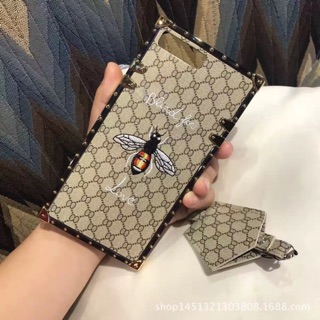 Ốp Da Mềm Ong Thêu GUCCI Kèm Dây Đeo Cổ