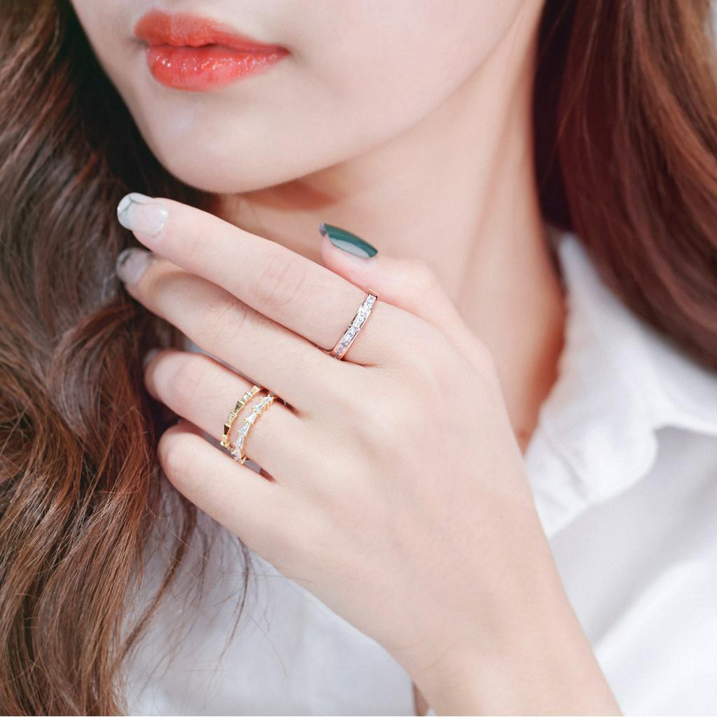 Nhẫn bằng thép titan đính đá zircon nhiều màu độc đáo cho nữ
