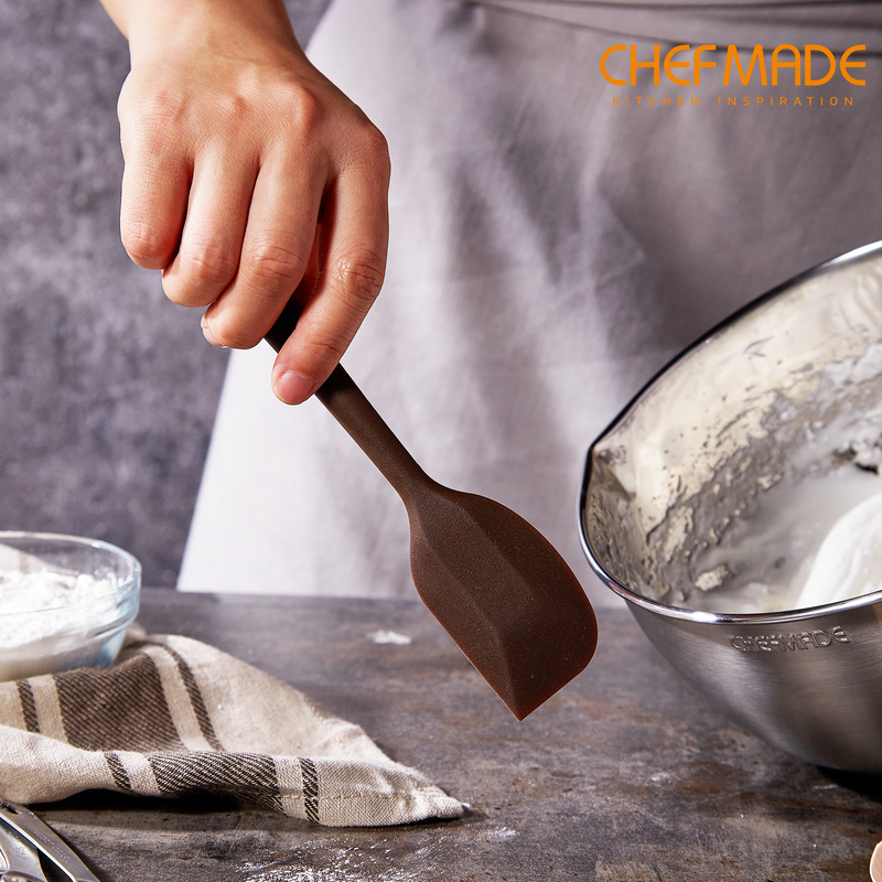 Set 2 phới làm bánh CHEF MADE WK9154 silicone thép không gỉ chống dính cách nhiệt đạt FDA màu vàng và nâu cho nhà bếp