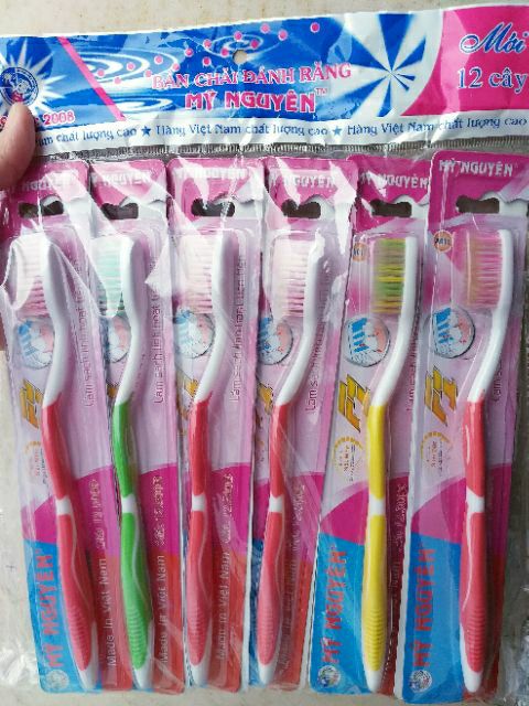 Lố 12 bàn chải đánh răng Mỹ Nguyên người lớn