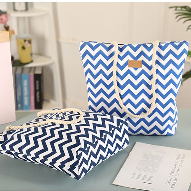 Túi đựng cơm khoá kéo vải Oxford chống thấm hoạ tiết vẩy sơn (size 38x40cm)