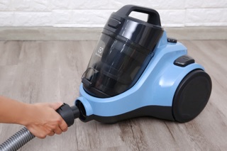 Máy hút bụi Electrolux EC31-2BB 1800W