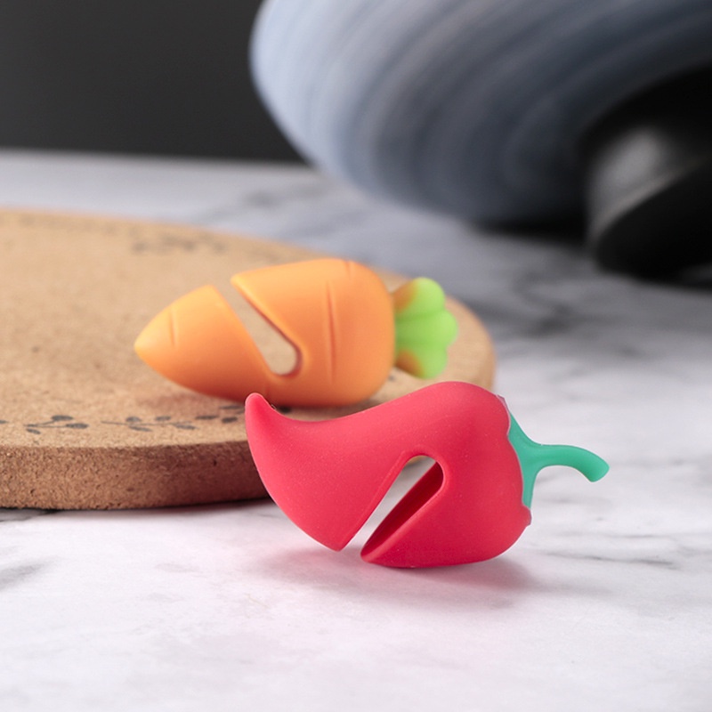 1 Kẹp Nhấc Nồi Chống Tràn Chịu Nhiệt Hình Đùi Gà/Cà Rốt Dễ Thương