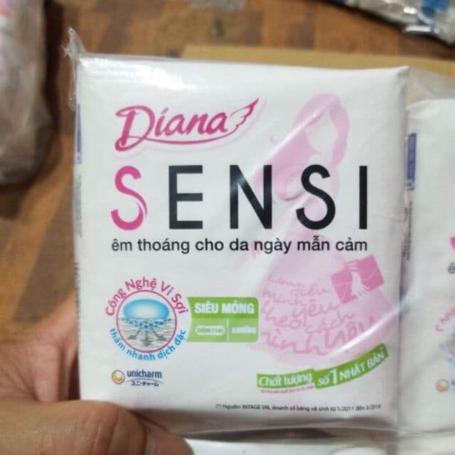 Băng vệ sinh Diana Sensi siêu mỏng không cánh và có cánh 8 miếng