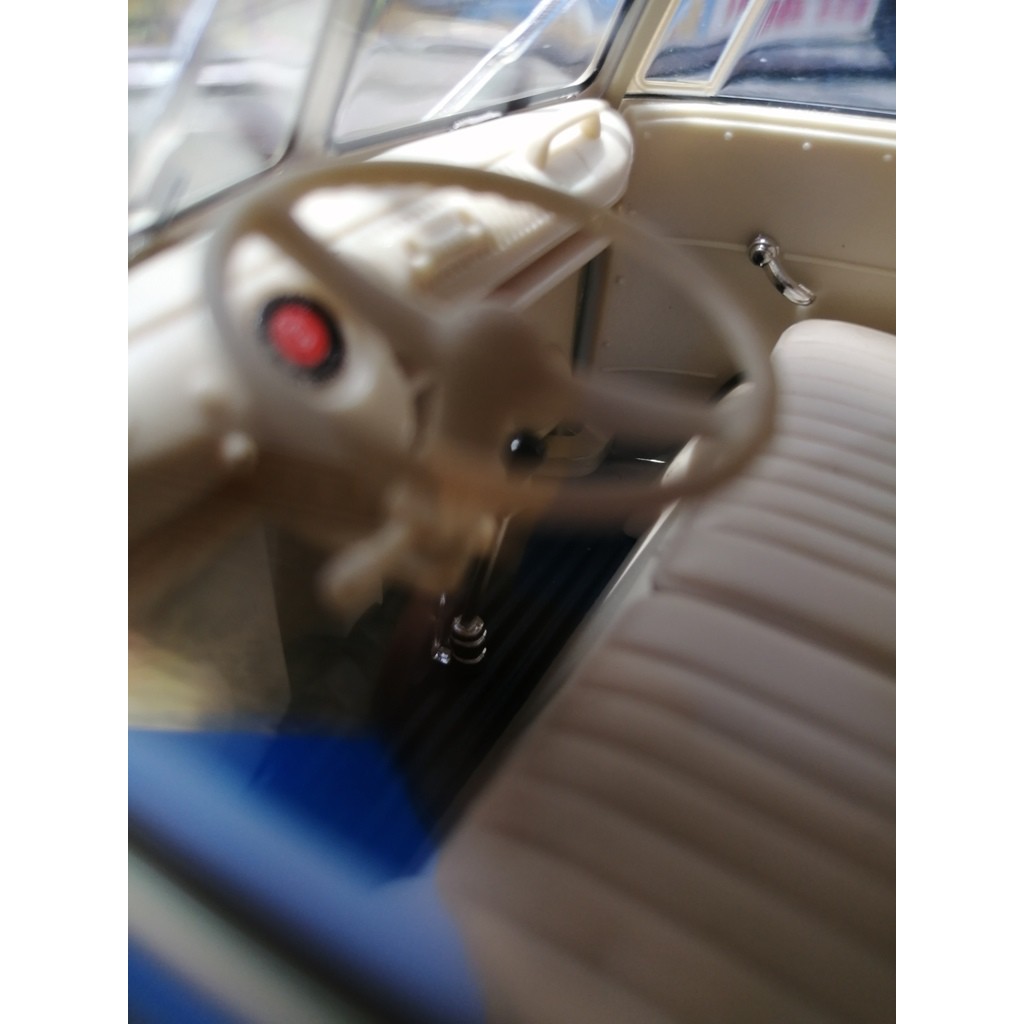 Mô hình xe Volkswagen T1 Bus - Tỷ lệ 1:18