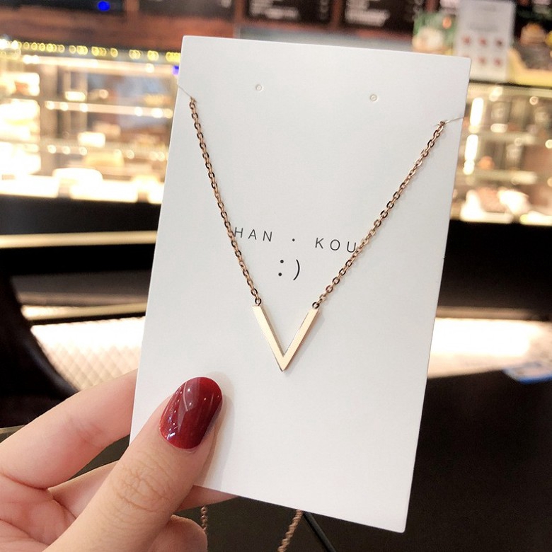 Dây Chuyền Thép Titan Mặt Chữ V Phong Cách Hàn Quốc 💕 Trang sức 💕 Vòng cổ