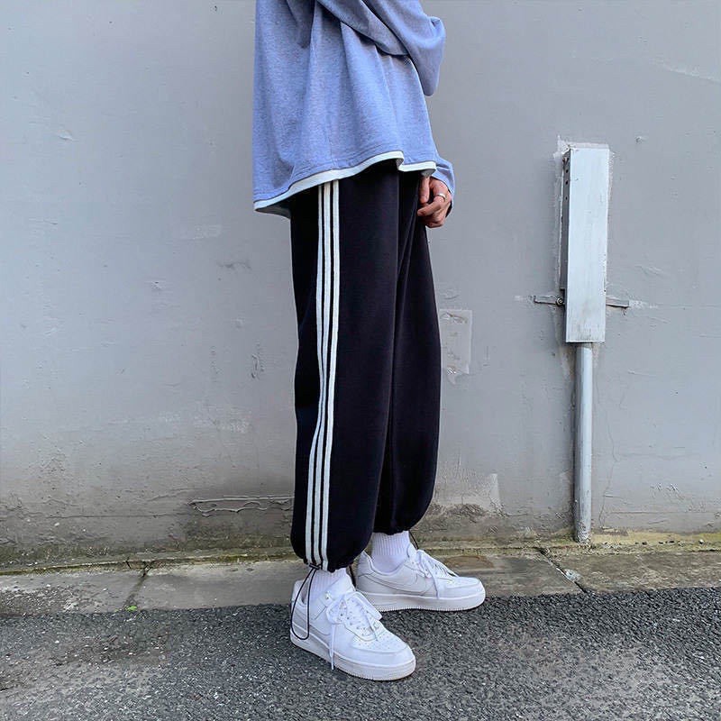 Quần Jogger Unisex Form Dáng Rộng Ống Suông Rộng 3 Sọc Rút Gấu Dáng