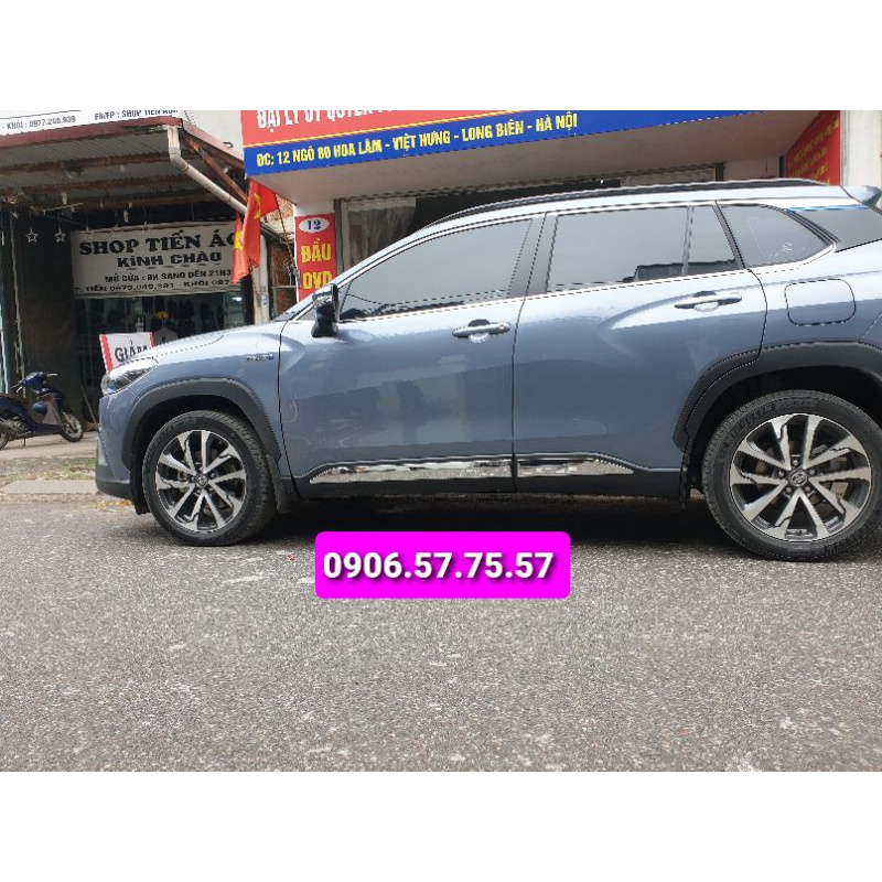 Ốp sườn có chữ cho xe toyota cross