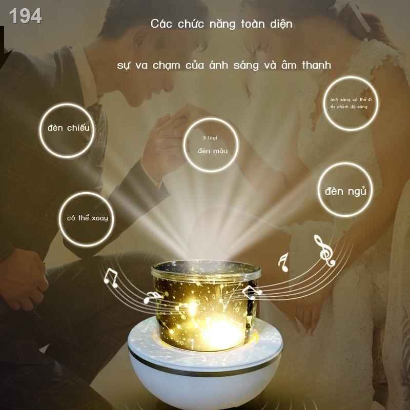 Bầu trời đầy sao máy chiếu ánh sáng ban đêm lãng mạn xoay phòng trẻ em ngủ cô gái đầu giường âm nhạc đèn bàn món quà tạo