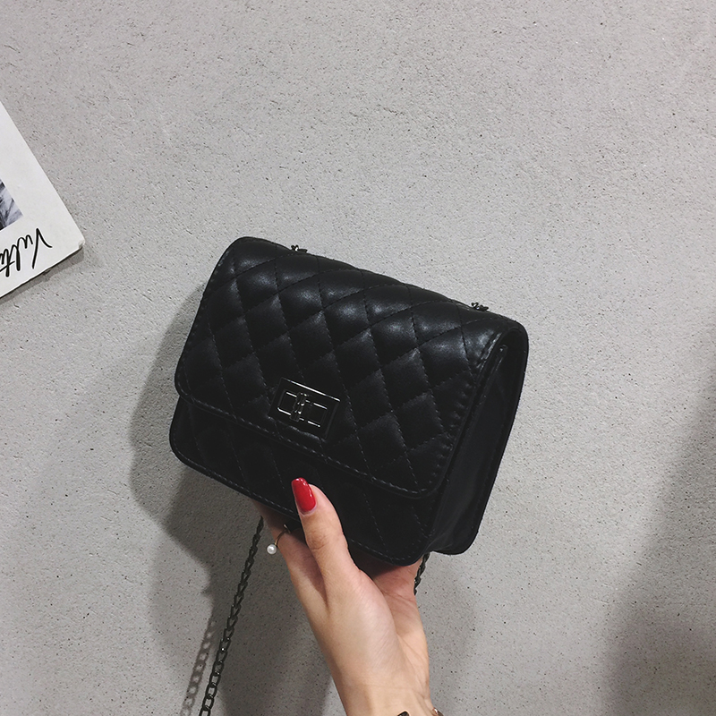 Túi đeo chéo dễ phối đồ xinh xắn thời trang dành cho nữ