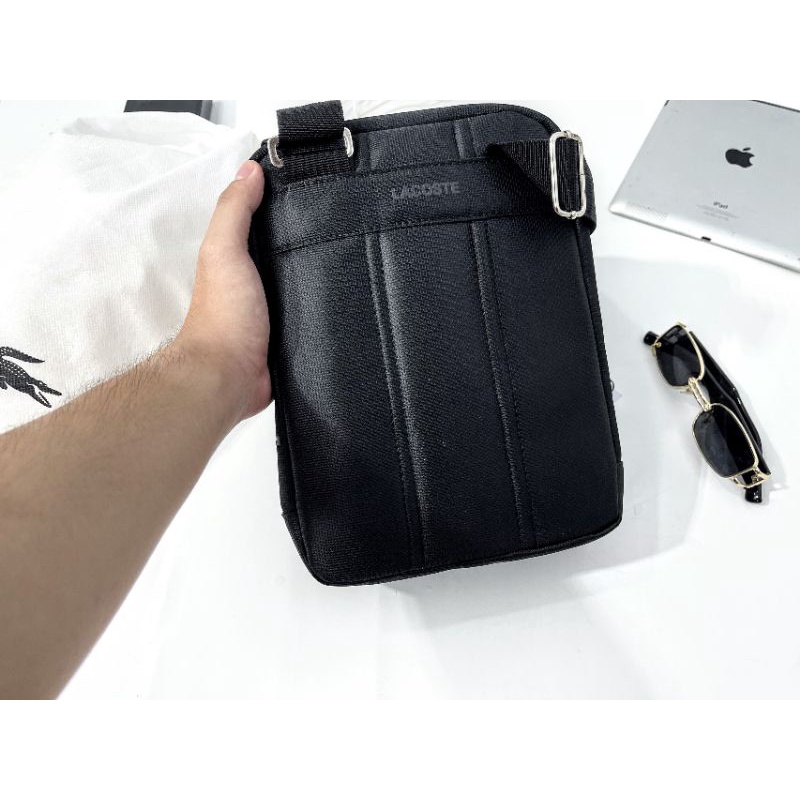 TÚI ĐEO CHÉO HIỆU LACOSTE CHẤT LIỆU DA  , NAM TÍNH MẠNH MẼ