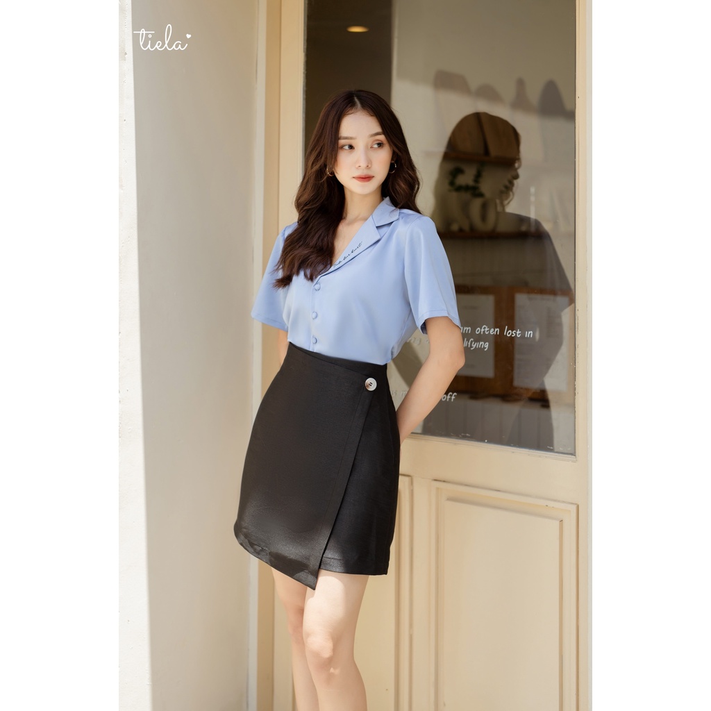 TIELA Áo sơ mi lụa tay ngắn thêu chữ -Farah Shirt