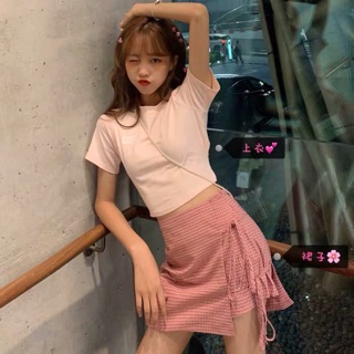 Set áo croptop-chân váy hồng