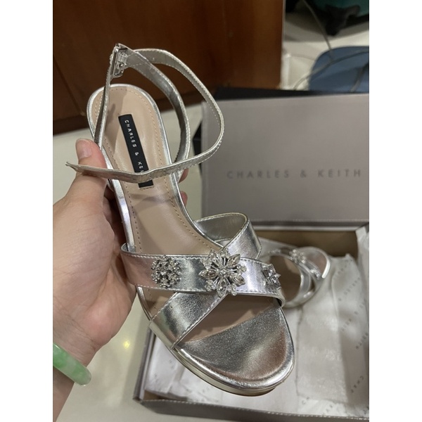 Giày xăng đan CHARLES & KEITH size 37