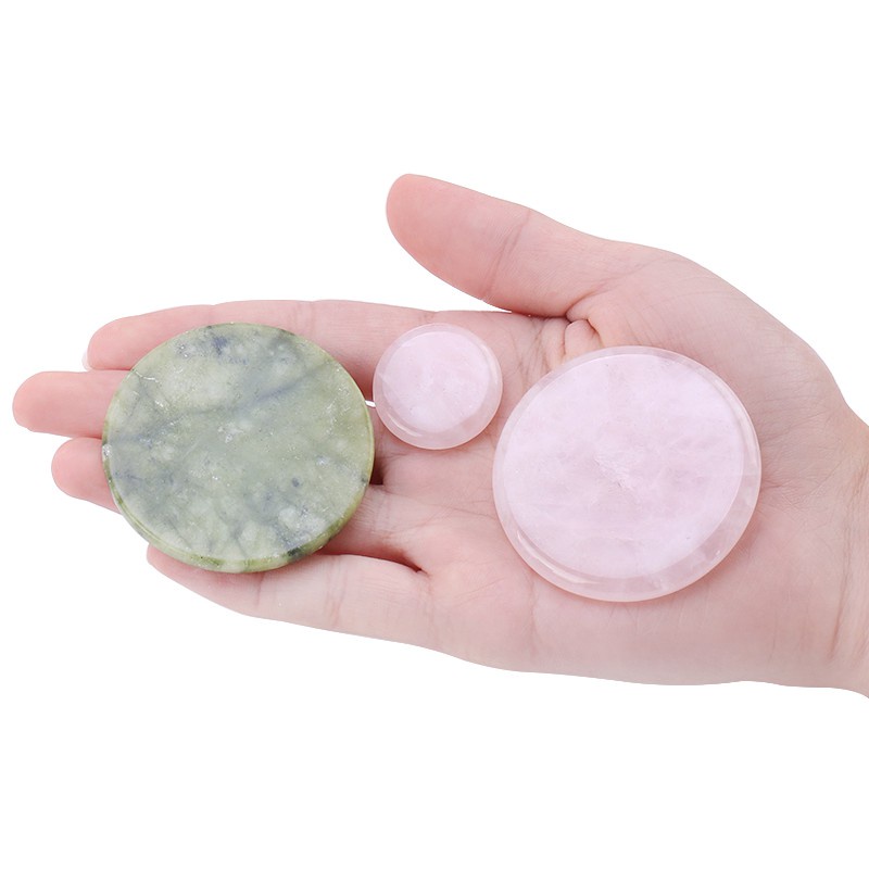 Lấy cái đệm màu xanh và hồng ra, cái khay keo nới rộng lông mi