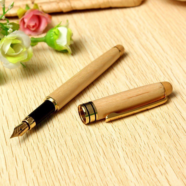 Bút máy thân gỗ sáng tạo