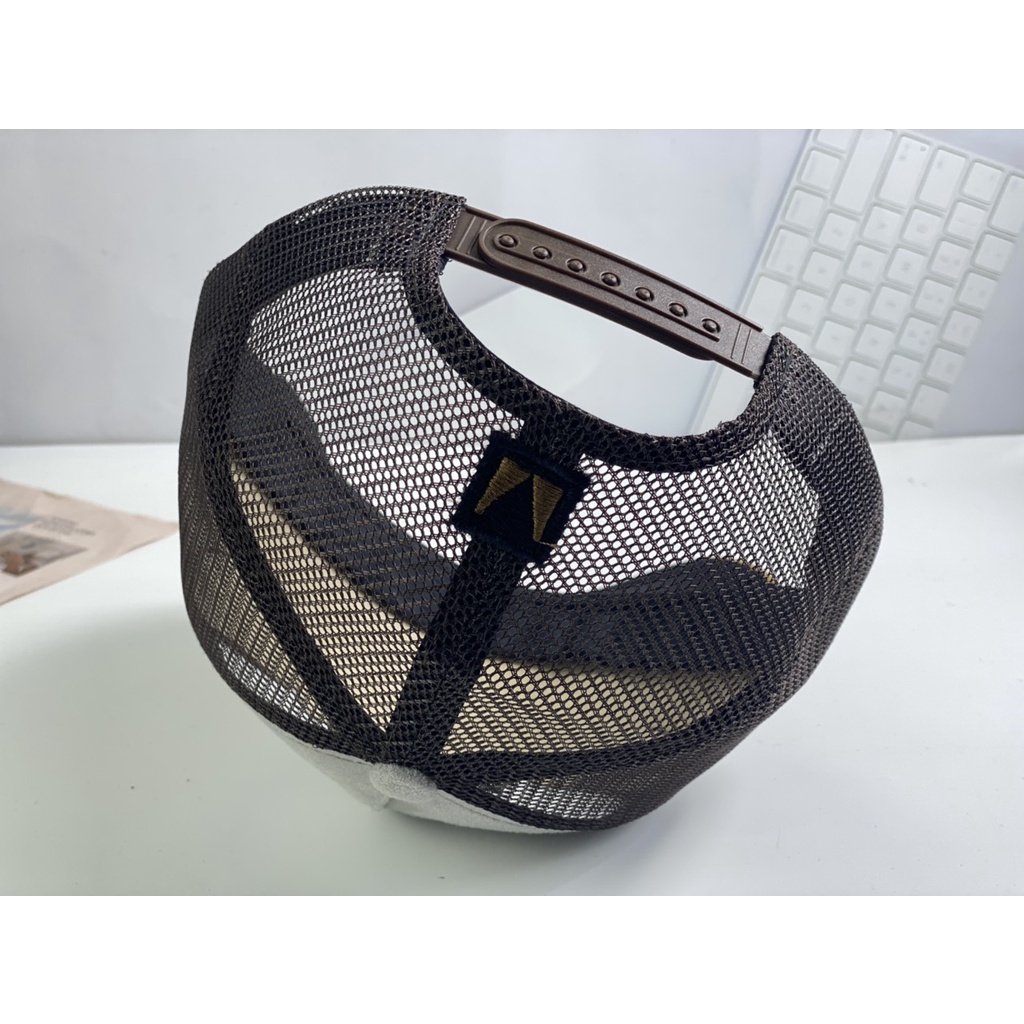 Nón kết phối lưới nâu mỏ bò thêu mũi tên thời trang