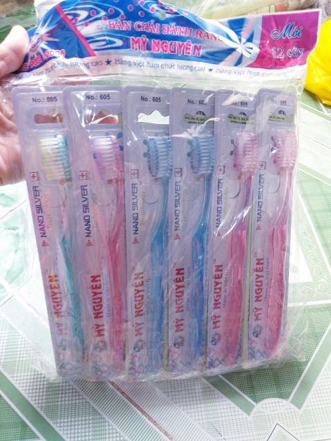 Lố 12 bàn chải đánh răng Mỹ Nguyên cán trong