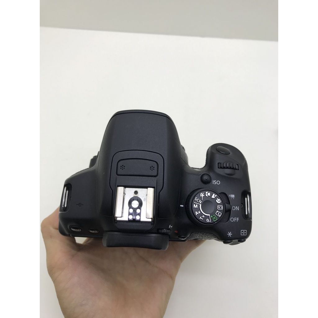 Máy Ảnh Canon 700D Kèm Ống Kính EF-S 18-55mm f/3.5-5.6 IS mới 98%