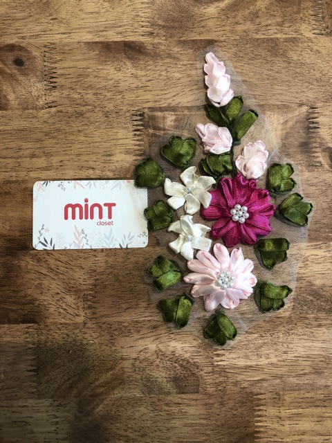 Hoa ruy băng đính áo đầm váy | BigBuy360 - bigbuy360.vn