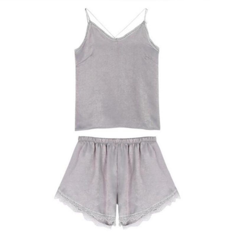 Bộ đồ ngủ áo hai dây và quần short thời trang nữ