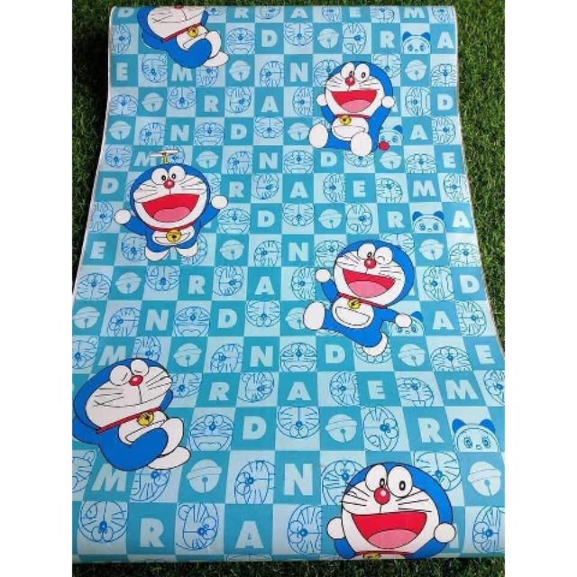Giấy dán tường Doraemon chữ cái có keo sẵn (1 cuộn)