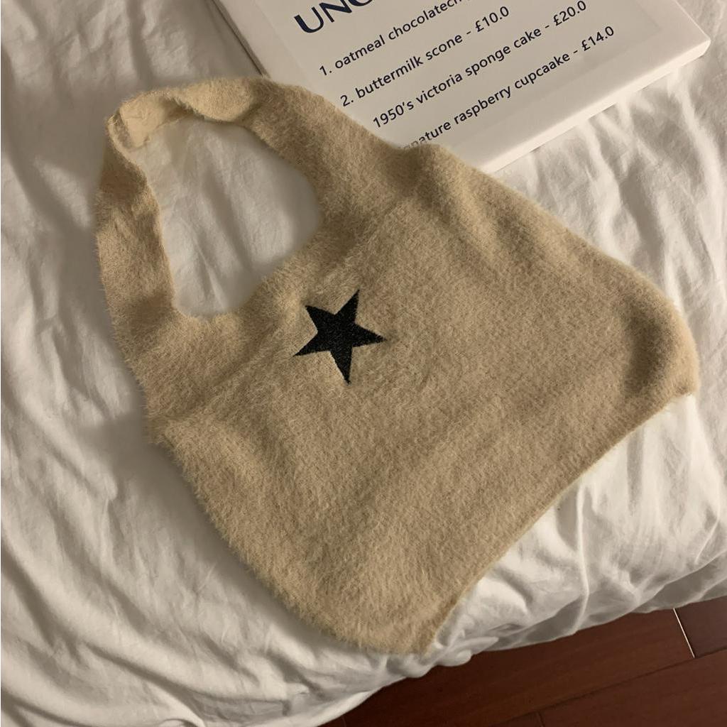 Áo Hai Dây Bằng Len Nhung Mới Với Áo vest Và Vẻ Đẹp Gợi Cảm