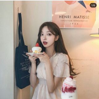 Váy maxi dáng dài ngắn tay xoè nhẹ hở nhẹ lưng