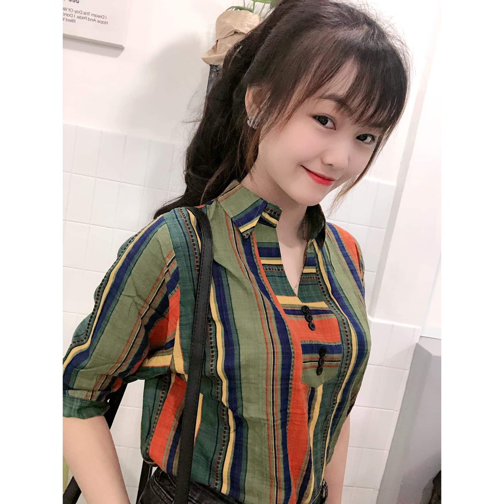 Áo sơ mi nữ công sở thời trang NGỌC HUYỀN chất liệu vãi cotton màu thổ cẩm kẻ sọc, cổ chữ V, tay lửng.