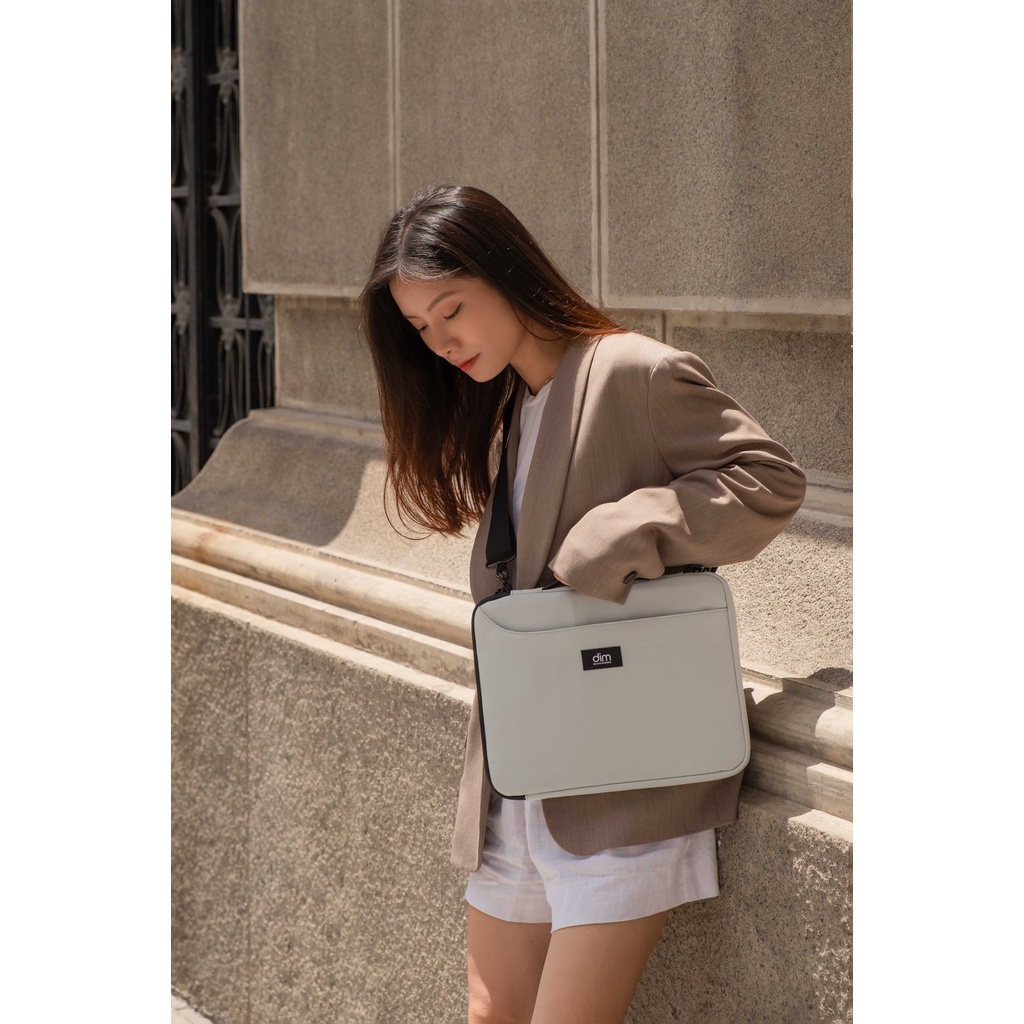 Túi đeo chéo đựng laptop DIM Laptop Bag - Chất liệu chống thấm nước