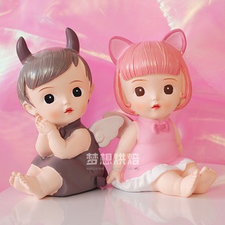 Em bé thiên thần xám hồng