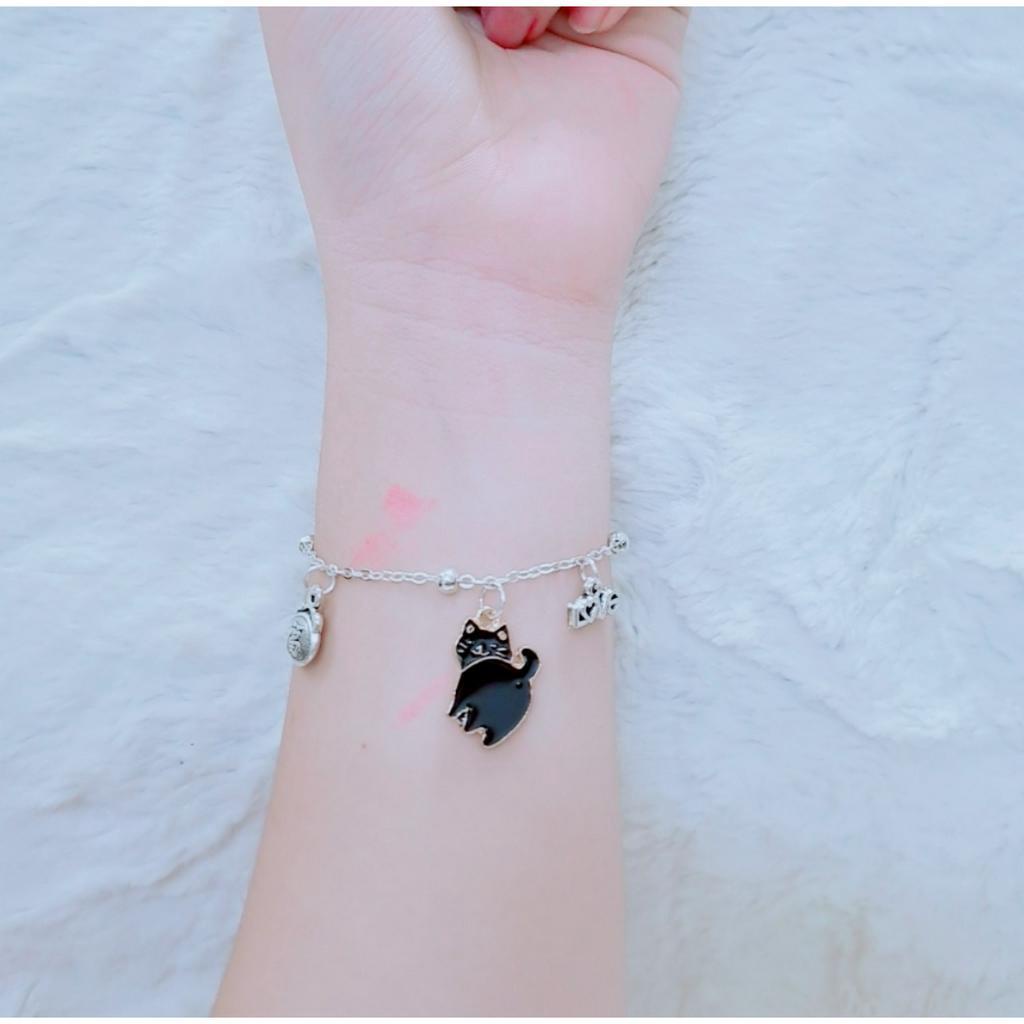Vòng tay dây xích 10 vòng = 65k  liên hệ Homi Handmade Shopee