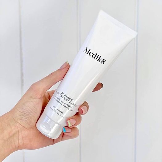 Sữa Rửa Mặt Rửa Mặt Giúp Làm Sạch Sâu Và Kiểm Soát Mụn Medik8 AHA/BHA Surface Radiance Cleanse