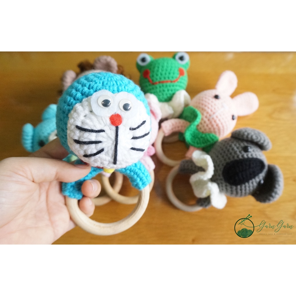 THÚ LEN HANDMADE - LỤC LẠC CẦM TAY DORAEMON CHO BÉ