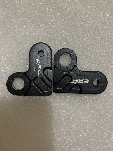 Pát l4 gắn chân gương