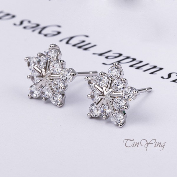 GETNOIVAS 1 đôi khuyên tai hình bông tuyết đính đá pha lê thời trang dành cho nữ