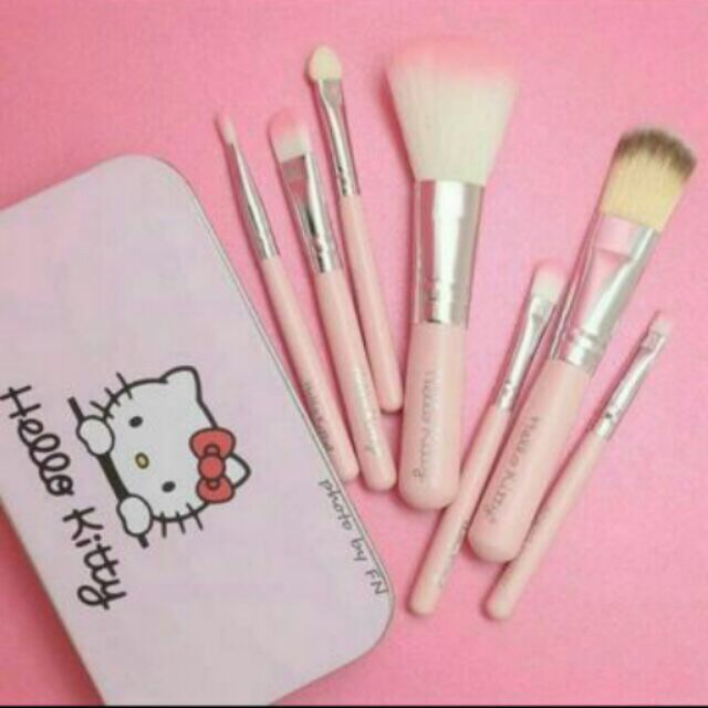 *BỘ CỌ TRANG ĐIỂM 7 MÓN HELLO KITTY*