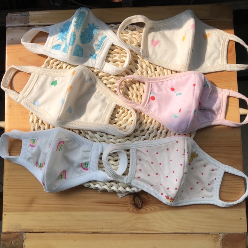 Khẩu trang cotton 2 lớp họa tiết xin xắn cho bé